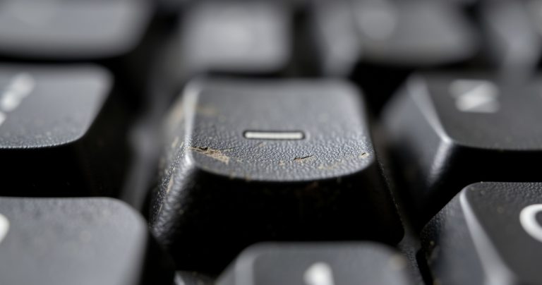 Tiret ChatGPT : Le Marqueur IA Qui Trahit Vos Textes